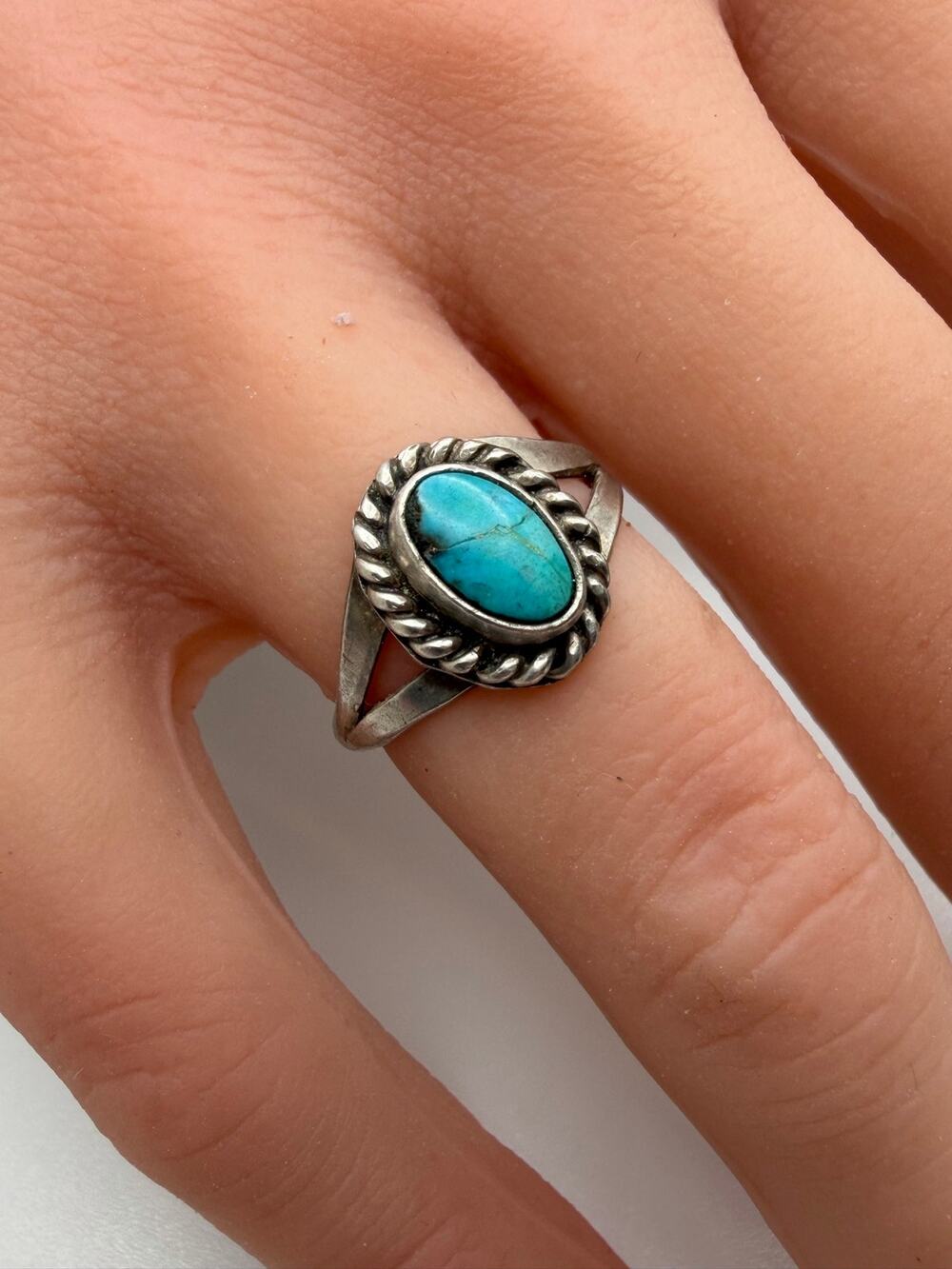 Old Pawn Navajo Sterling Silver and Turquoise Ring Sz 4.25